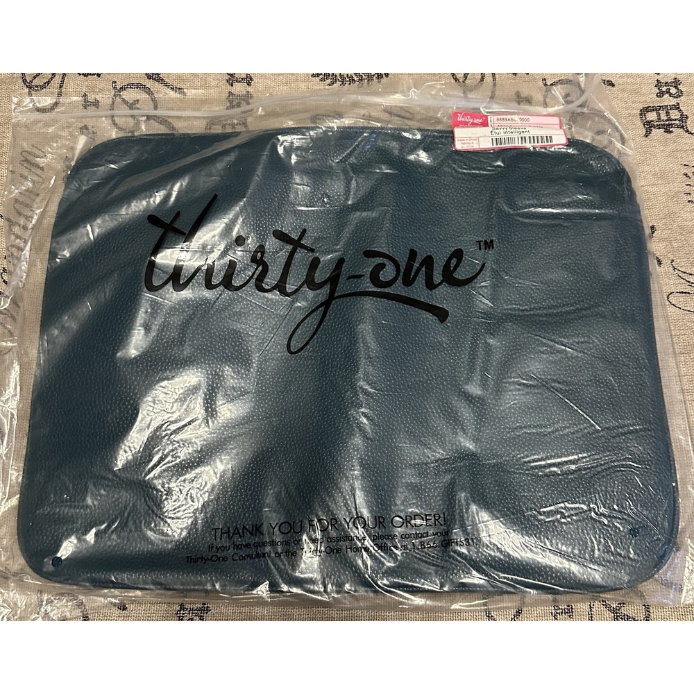 NEW Thirty One Savvy Sleeve Zip Laptop Case Peacock Pebble